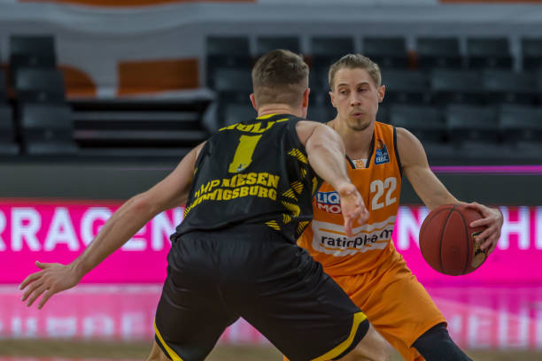 国泳坛持续 国泳坛持续